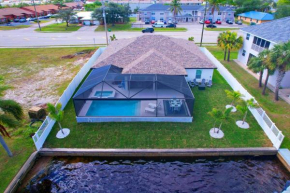 Cape Coral Duplex Pool, Hot Tub, and Sunrise Views